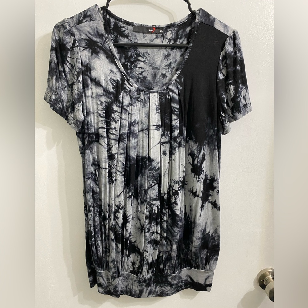 DJT Women’s Shirt Size L